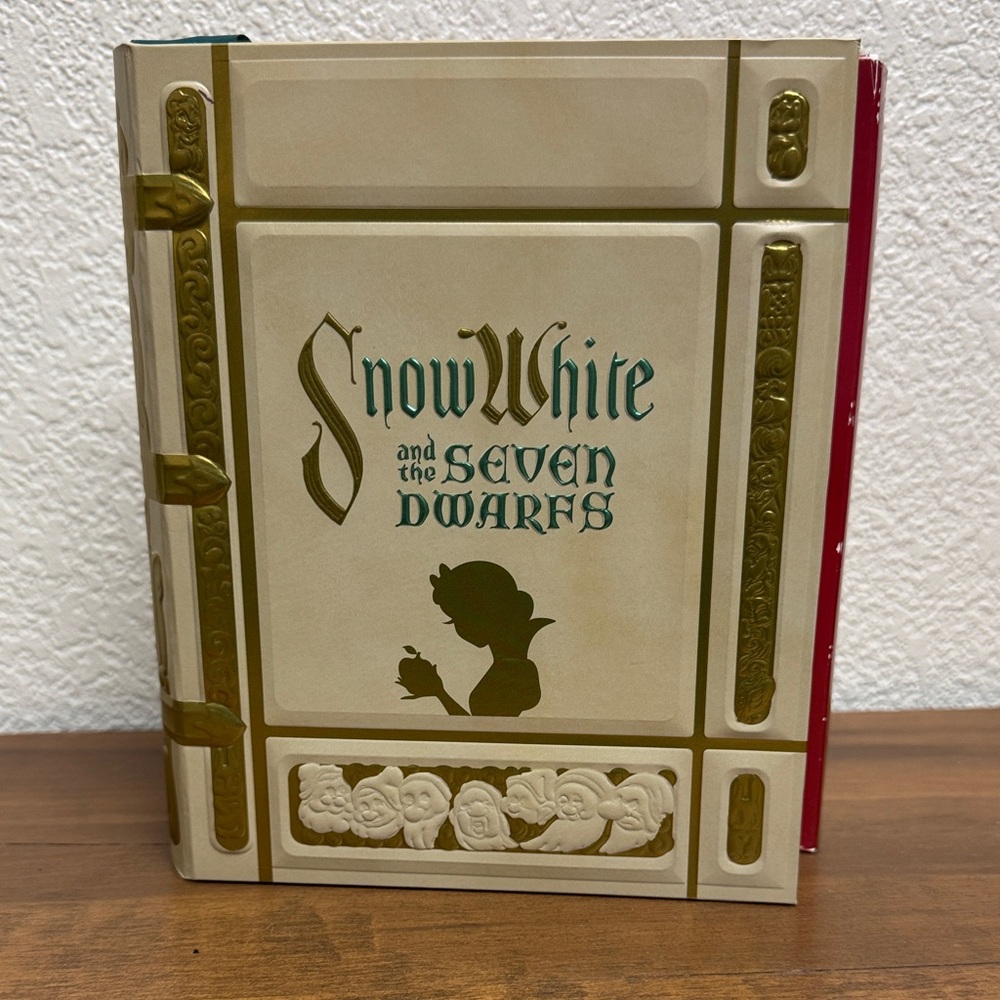 Bésame Cosmetics x Disney’s Snow White The 1937 Collection Storybook Palette